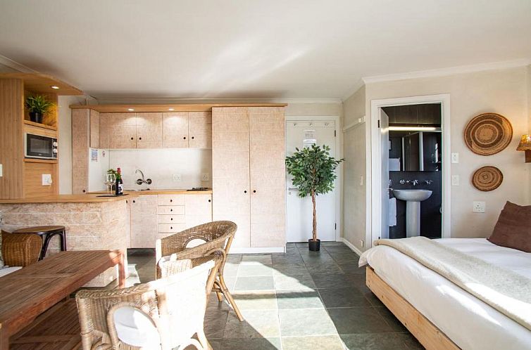 African Violet Guest Suites