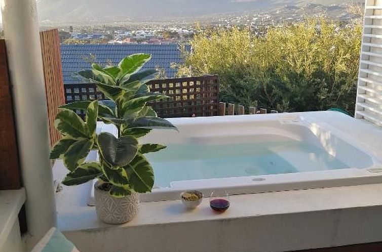 African Violet Guest Suites