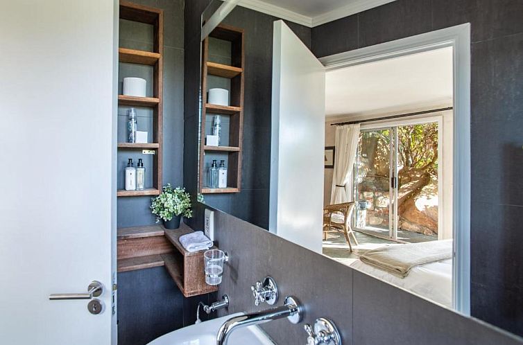 African Violet Guest Suites