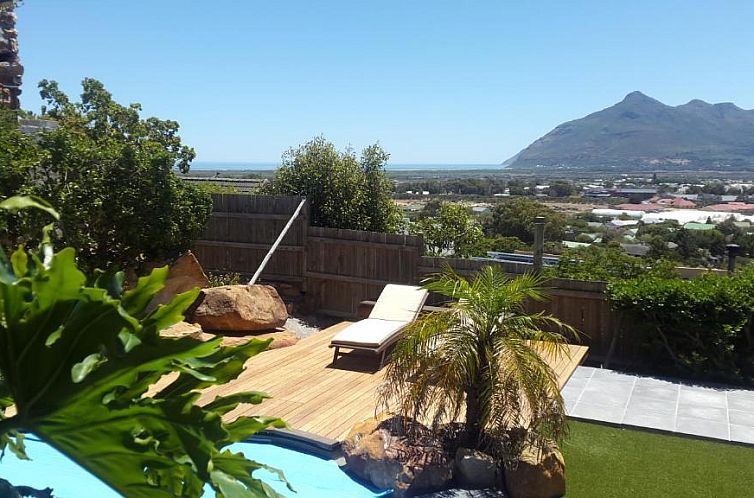 African Violet Guest Suites