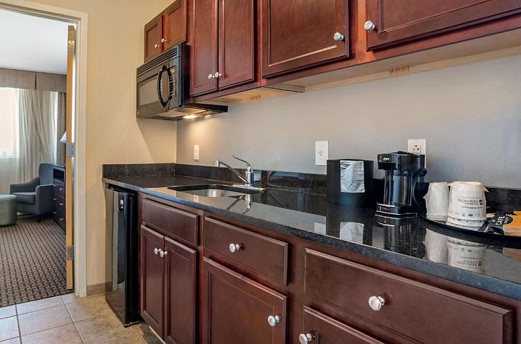 Best Western Plus Philadelphia Airport South - at Widener Un