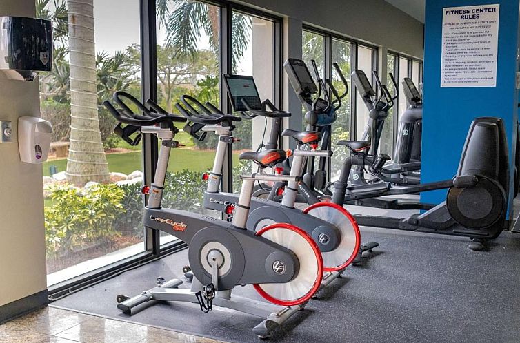 Hilton Palm Beach Airport