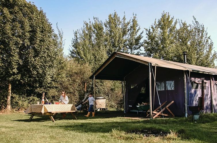 Guest house 552605 - Tent house Noordwest Overijssel - Tenthuisje met warme privédouche in de tent en hottub