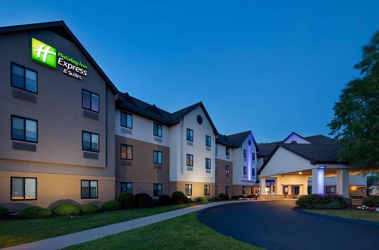 Guest house 5625103 - Apartment New England - Holiday Inn Express & Suites Bradley Airport, an IHG Hotel