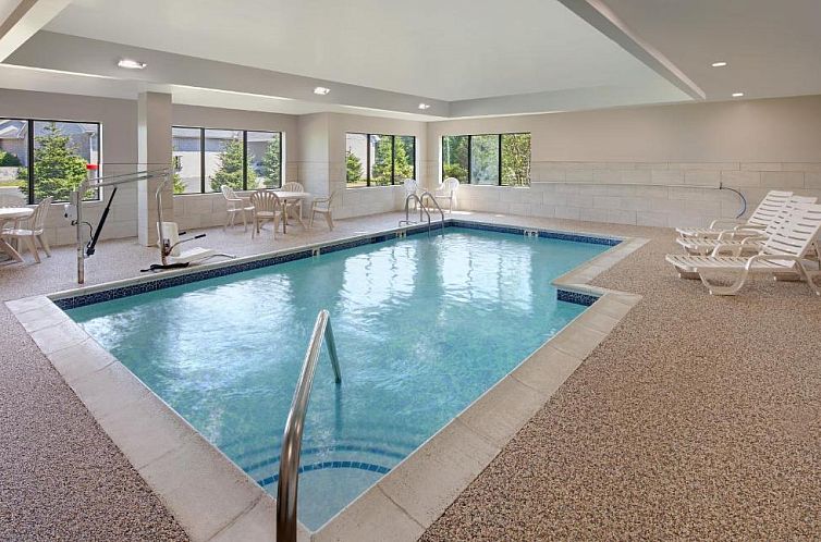 Holiday Inn Express & Suites Bradley Airport, an IHG Hotel