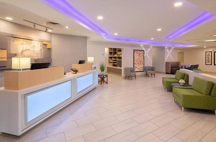 Holiday Inn Express & Suites Bradley Airport, an IHG Hotel