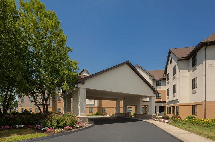 Holiday Inn Express & Suites Bradley Airport, an IHG Hotel