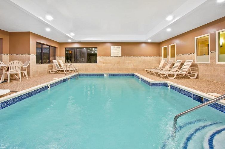 Holiday Inn Express & Suites Bradley Airport, an IHG Hotel