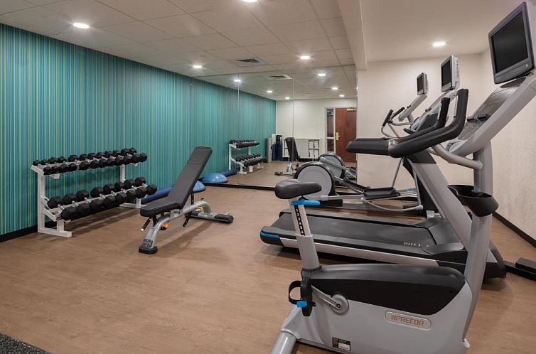 Holiday Inn Express & Suites Bradley Airport, an IHG Hotel