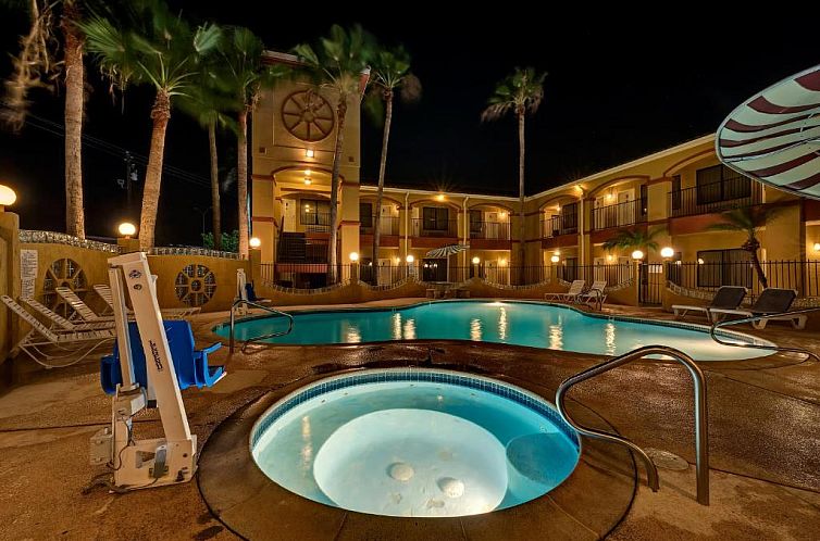 Super 8 by Wyndham Weslaco