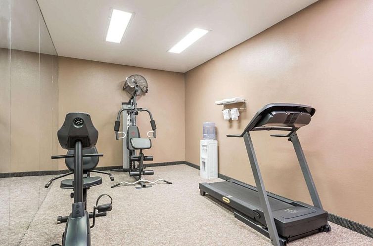 Super 8 by Wyndham Weslaco