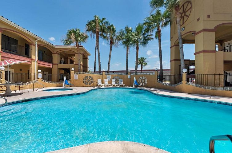 Super 8 by Wyndham Weslaco