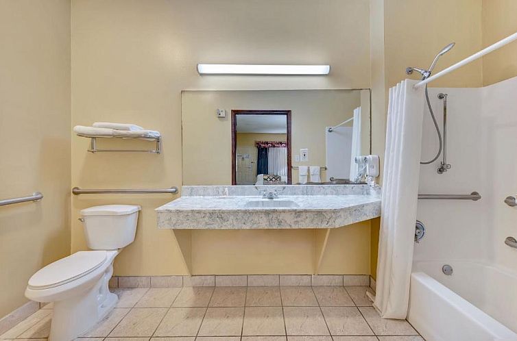Super 8 by Wyndham Weslaco