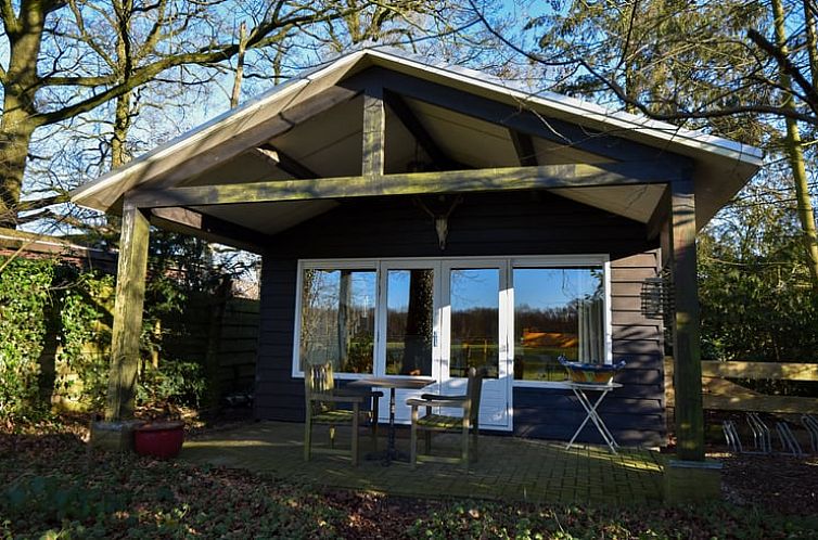 Huisje in Overberg, vakantiehuis met charmante veranda in de Utrechtse Heuvelrug, Utrecht.