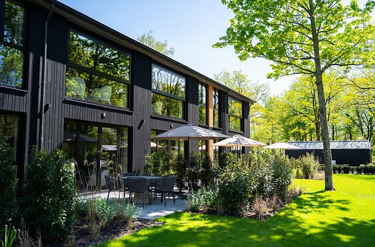 Appartement 4 personen met terras in Lage Vuursche, Utrechtse Heuvelrug, Utrecht, omringd door groene natuur.