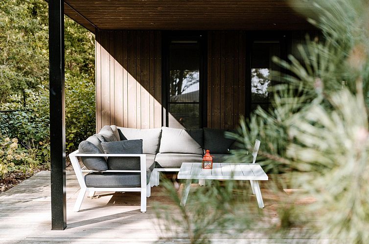 Luxe Waterlodge + hottub