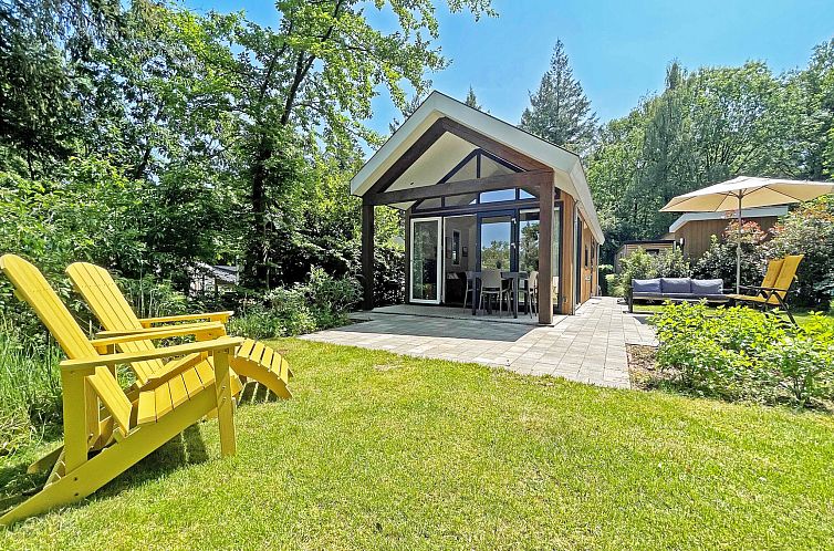 Vacation home De Thijmse Berg in Rhenen, Utrechtse Heuvelrug with sunny terrace and green surroundings.