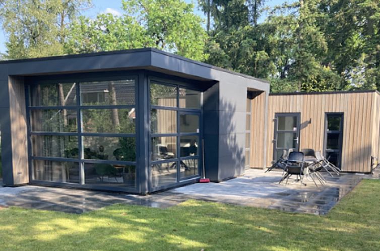 Modern chalet in Maarn with spacious veranda on the Utrecht Hill Ridge, Utrecht.