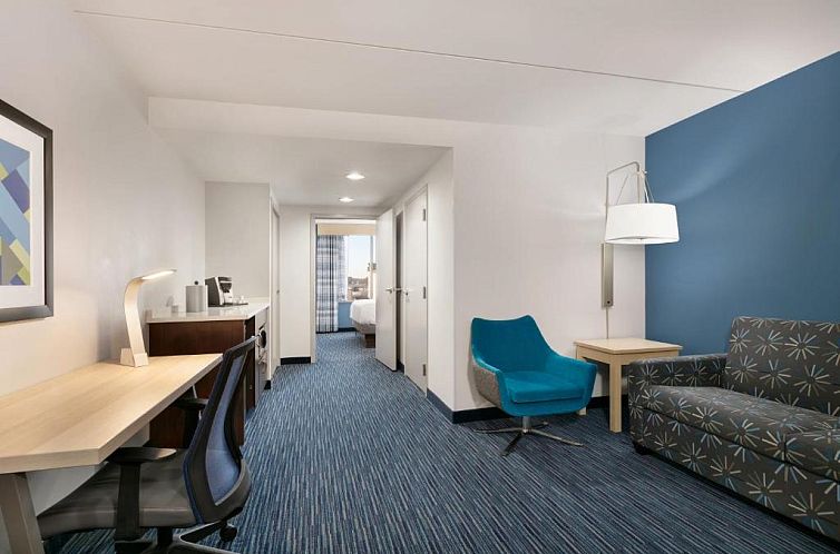 Holiday Inn Express Hotel & Suites Norfolk Airport, an IHG H