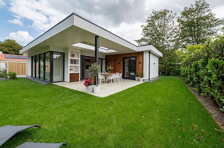 Moderne vakantiewoning Vinkenlaan 18 in De Banjaard, Kamperland met groene tuin en terras in Zeeland.