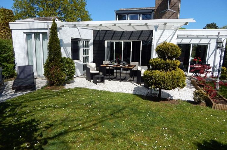 Ferienhaus Hooger 45 mit sonniger Terrasse in Bruinisse, Schouwen-Duiveland, Zeeland.