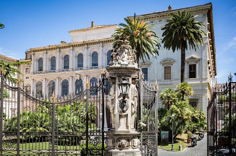 Trevi Fountain Guesthouse