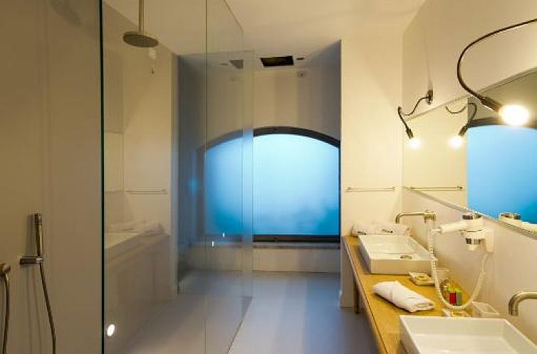 iRooms Forum & Colosseum
