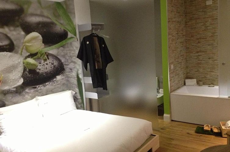 iRooms Forum & Colosseum