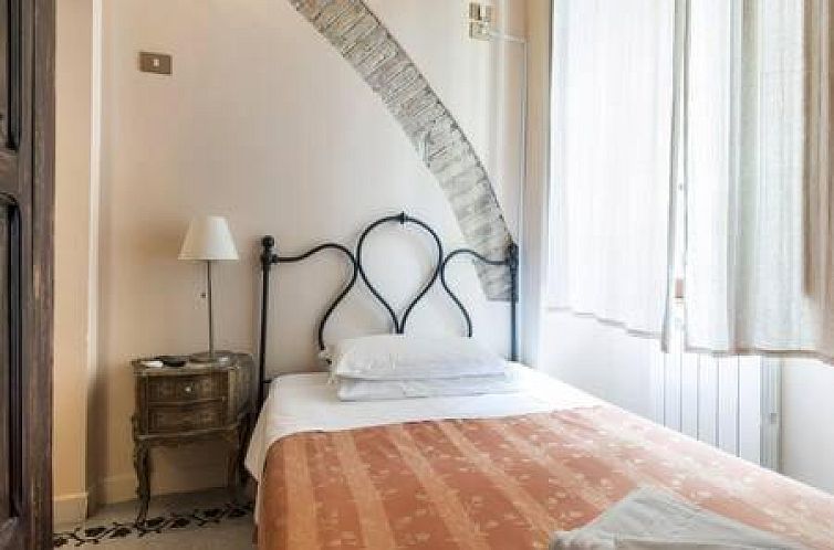 Marta Guest House
