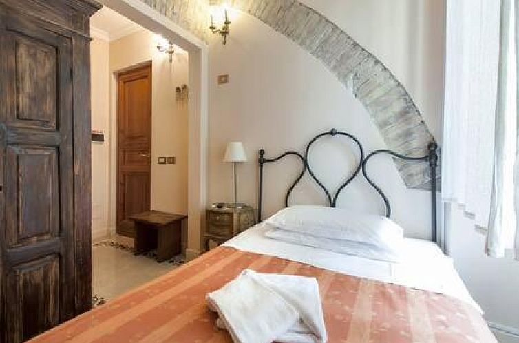 Marta Guest House