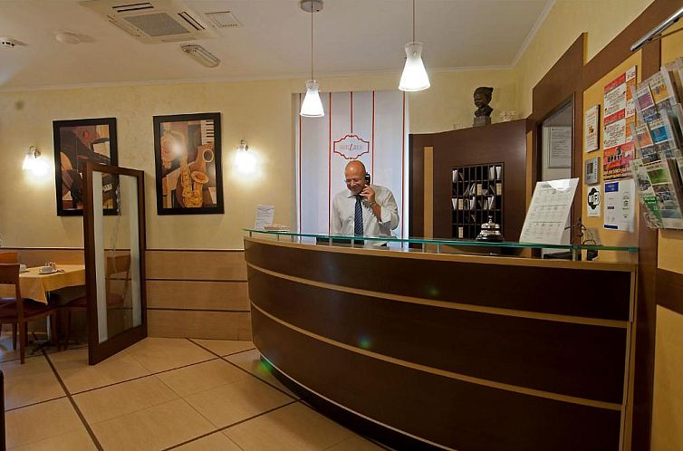 Hotel Lirico