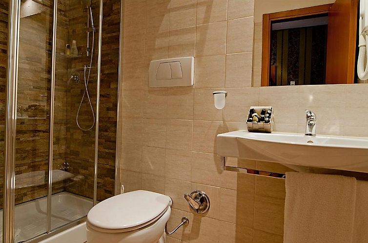 Hotel Lirico