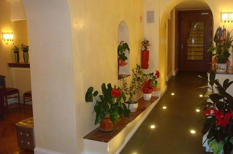 Hotel Dina