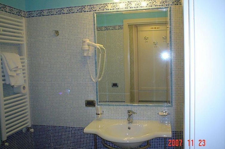 Hotel Dina