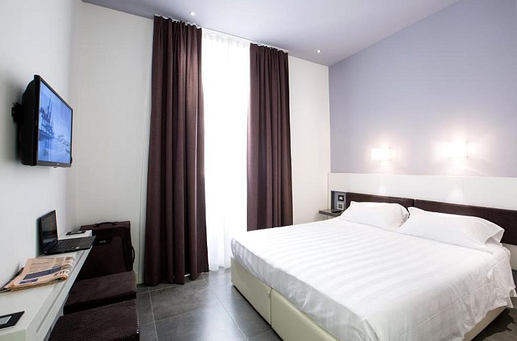 Crosti Hotel