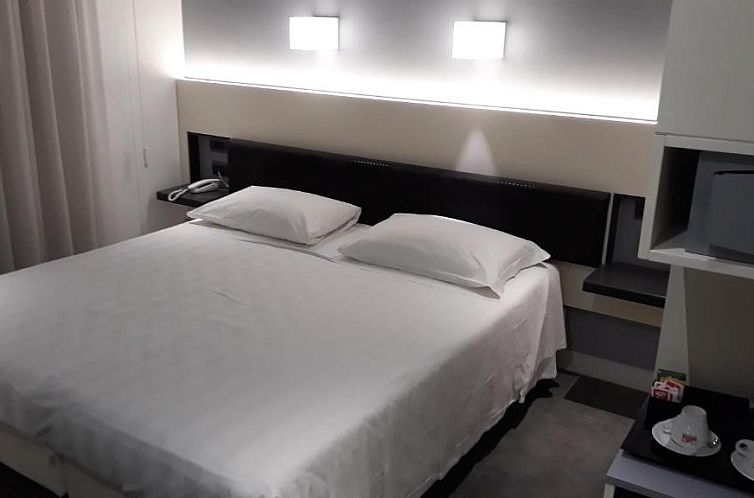 Crosti Hotel