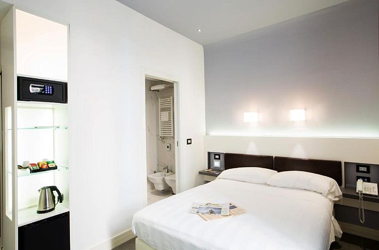 Crosti Hotel