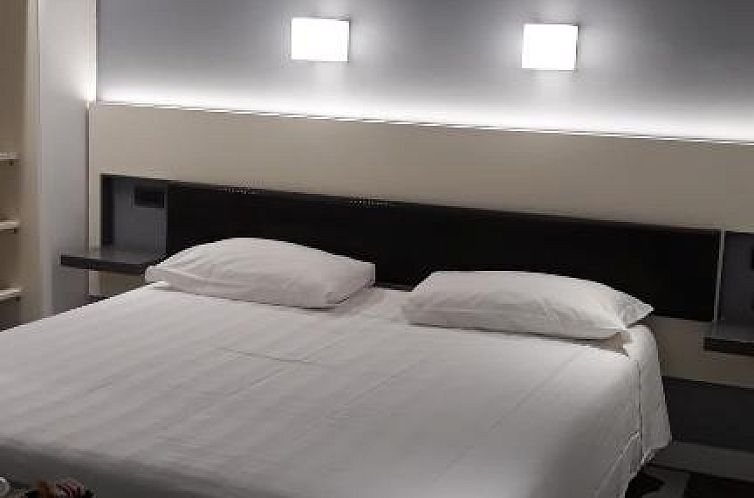 Crosti Hotel