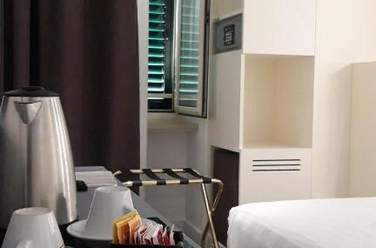Crosti Hotel