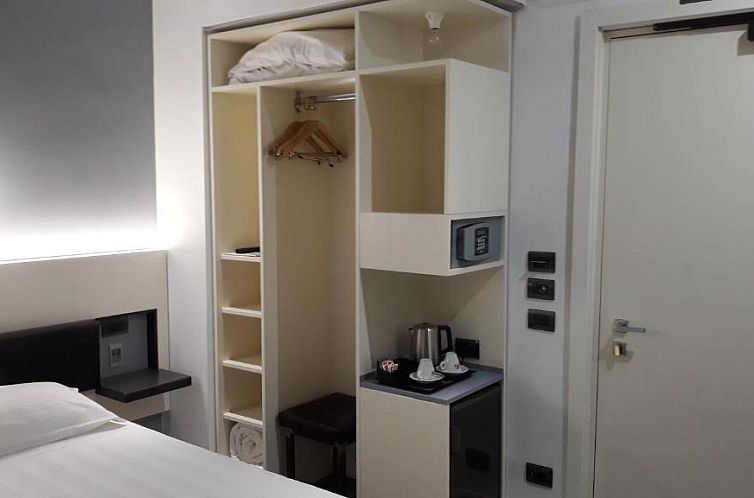 Crosti Hotel
