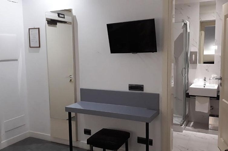 Crosti Hotel