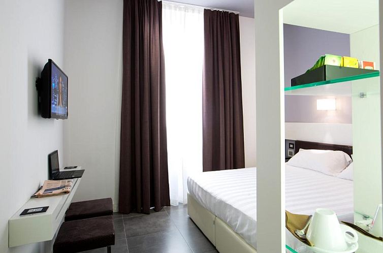Crosti Hotel