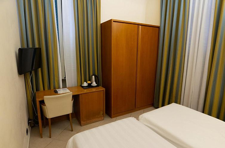 Crosti Hotel