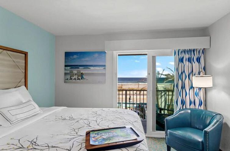 Ocean Sands Beach Inn On-Site Private Beach - Bedside Candy 