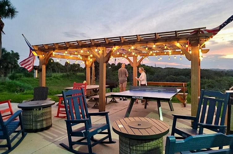 Ocean Sands Beach Inn On-Site Private Beach - Bedside Candy 