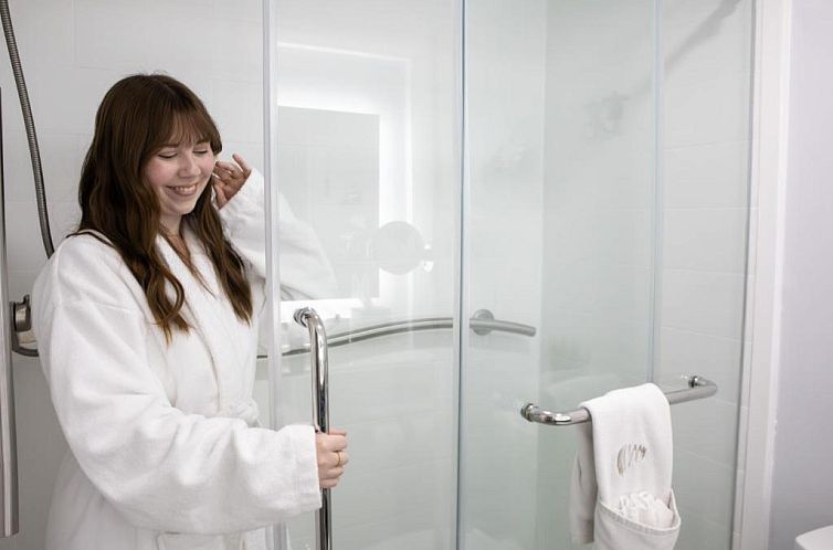 Ocean Sands Beach Inn On-Site Private Beach - Bedside Candy 