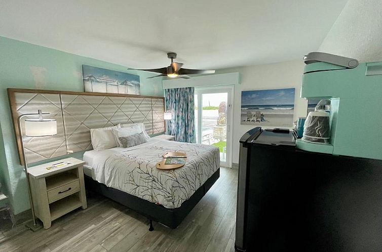 Ocean Sands Beach Inn On-Site Private Beach - Bedside Candy 