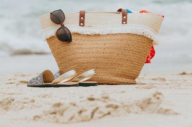 Ocean Sands Beach Inn On-Site Private Beach - Bedside Candy 