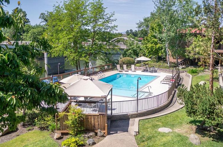 The Lodge at Riverside