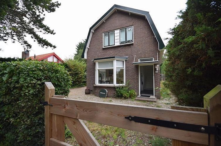 VZ1158 detached vacation home in Oostkapelle with charming facade, located in Walcheren, Zeeland.